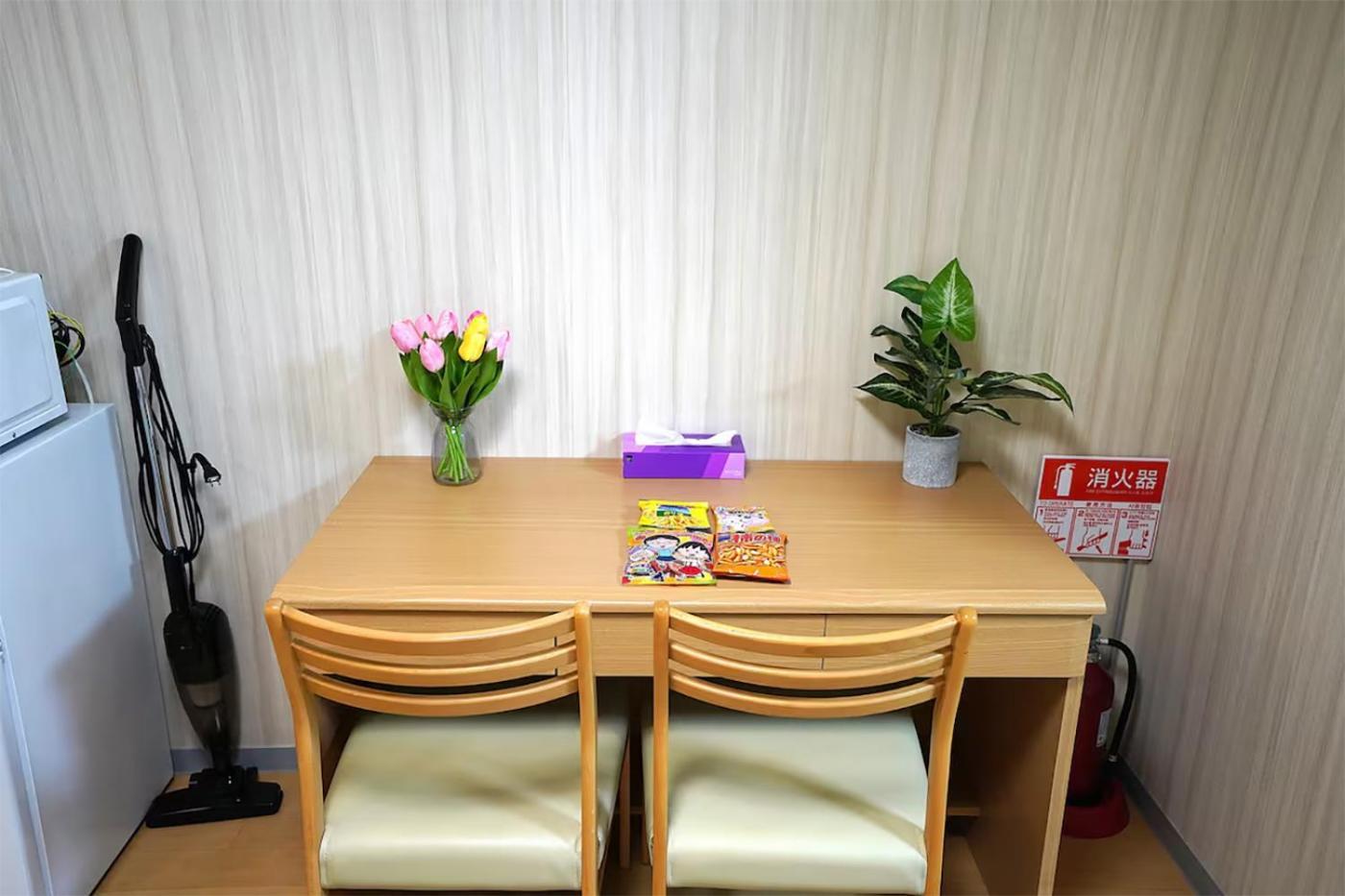 204 Nishi-shinjuku Gochome 9 Minutes Walk 40 Square Meters Sleeps Up To 6 People * Tokyo