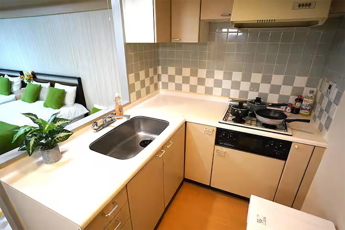204 Nishi-shinjuku Gochome 9 Minutes Walk 40 Square Meters Sleeps Up To 6 People *