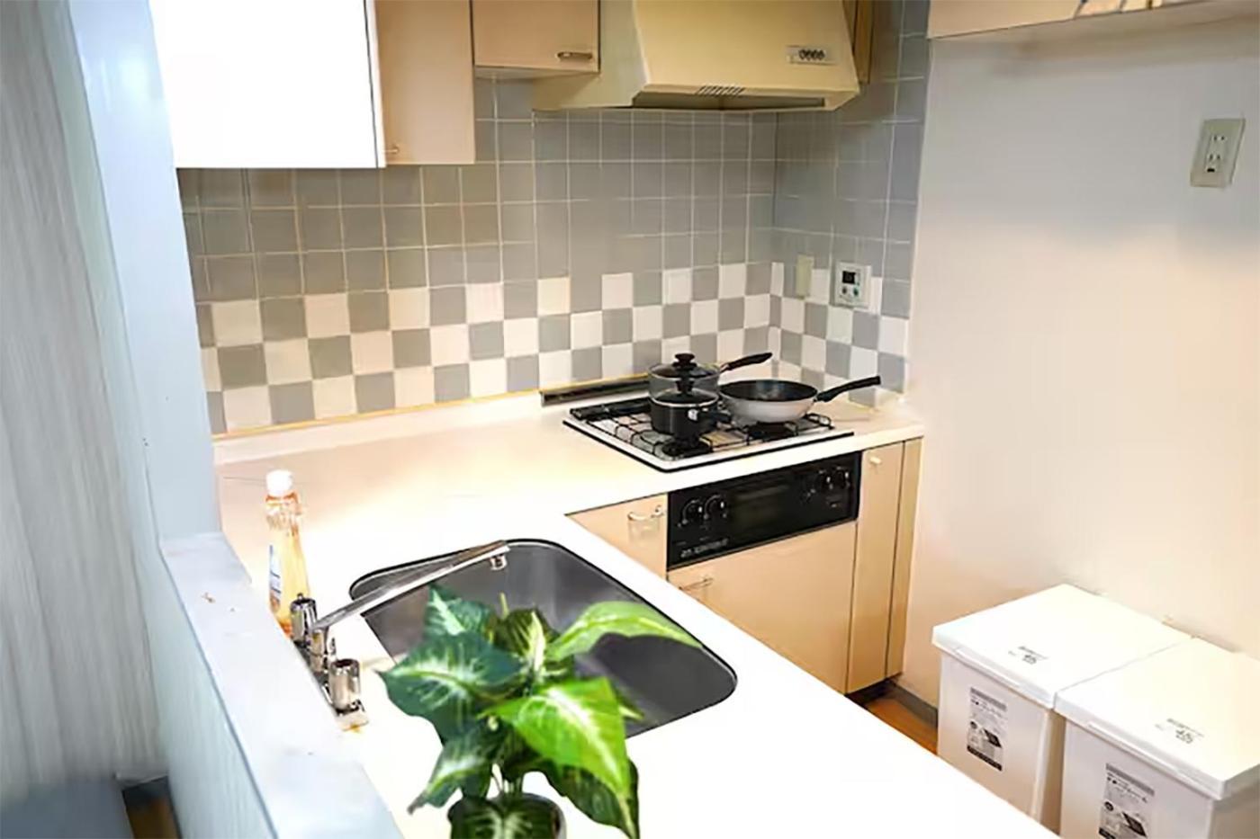204 Nishi-shinjuku Gochome 9 Minutes Walk 40 Square Meters Sleeps Up To 6 People * Tokyo